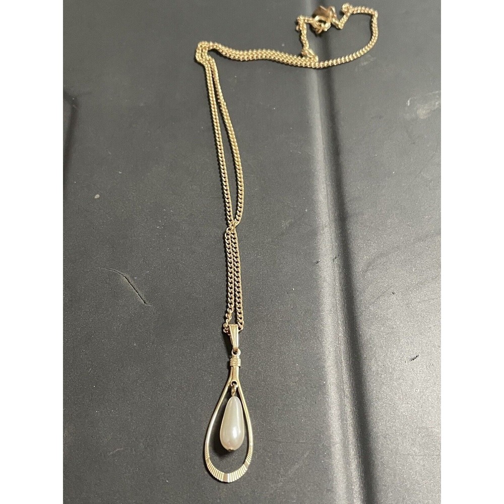 VTG. SARAH COVENTRY “SNOW DROP” PEAR FAUX PEARL GOLD TONE NECKLACE